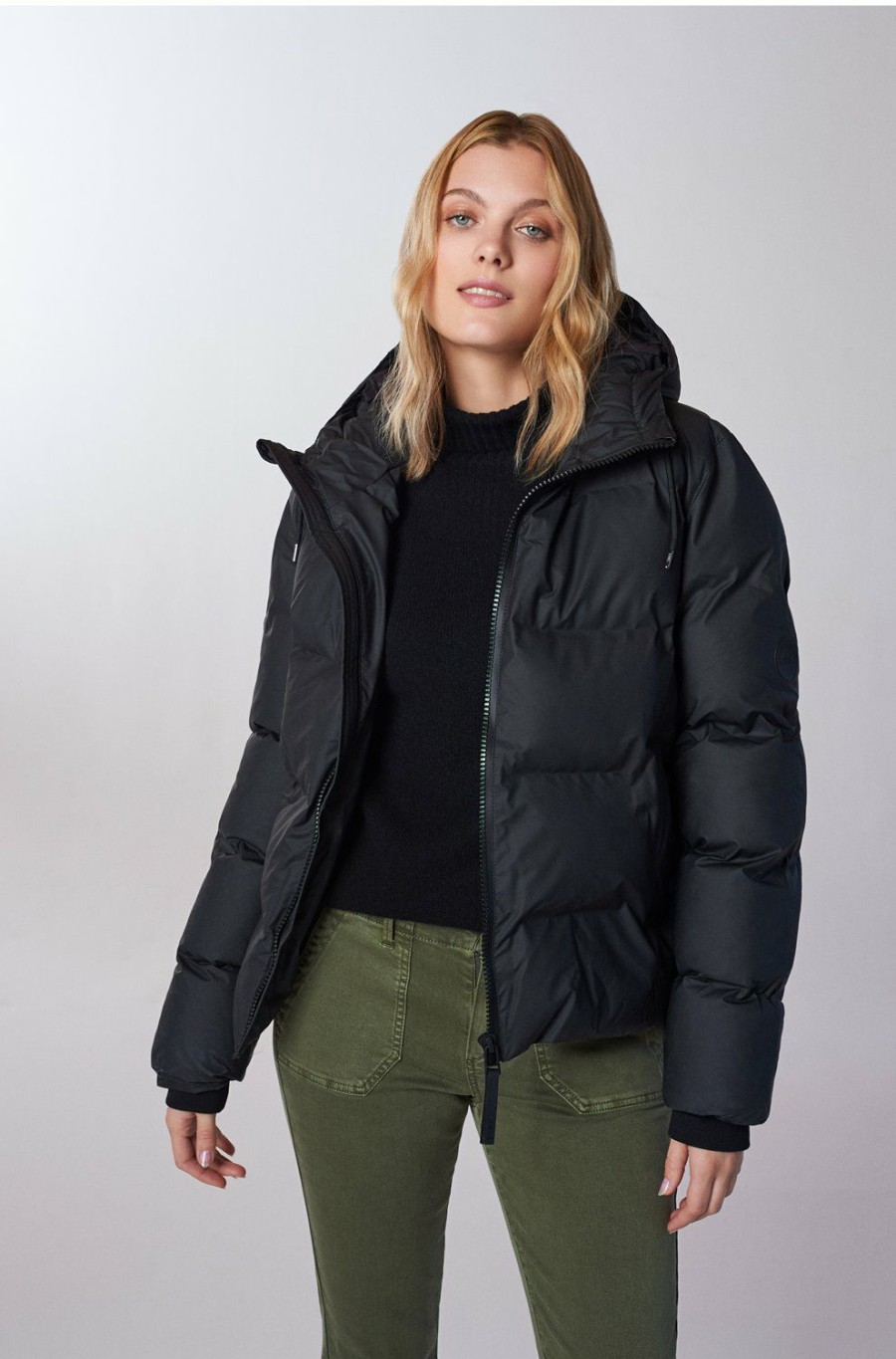 Women'S Clothing * | Puffer Jacket In Black Best Sellers Rains